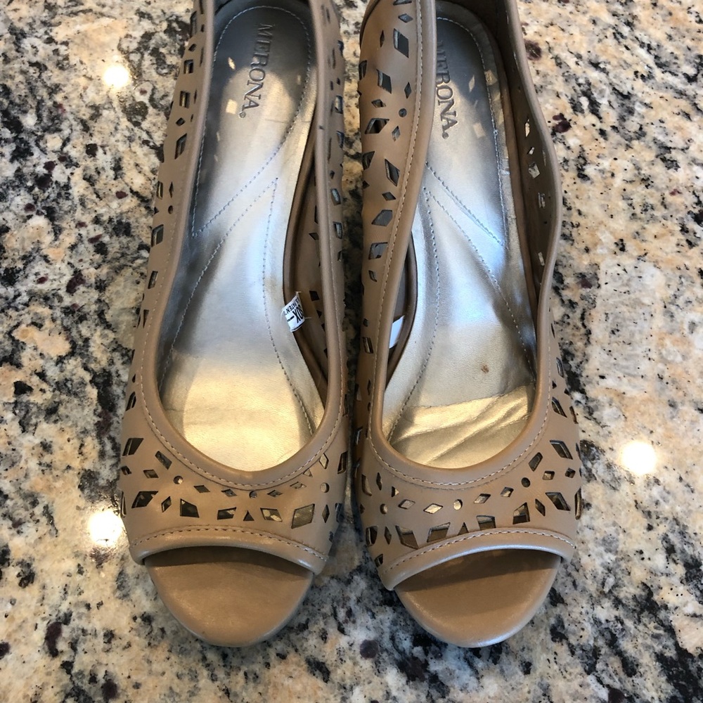 Pumps - Picture 2 of 3